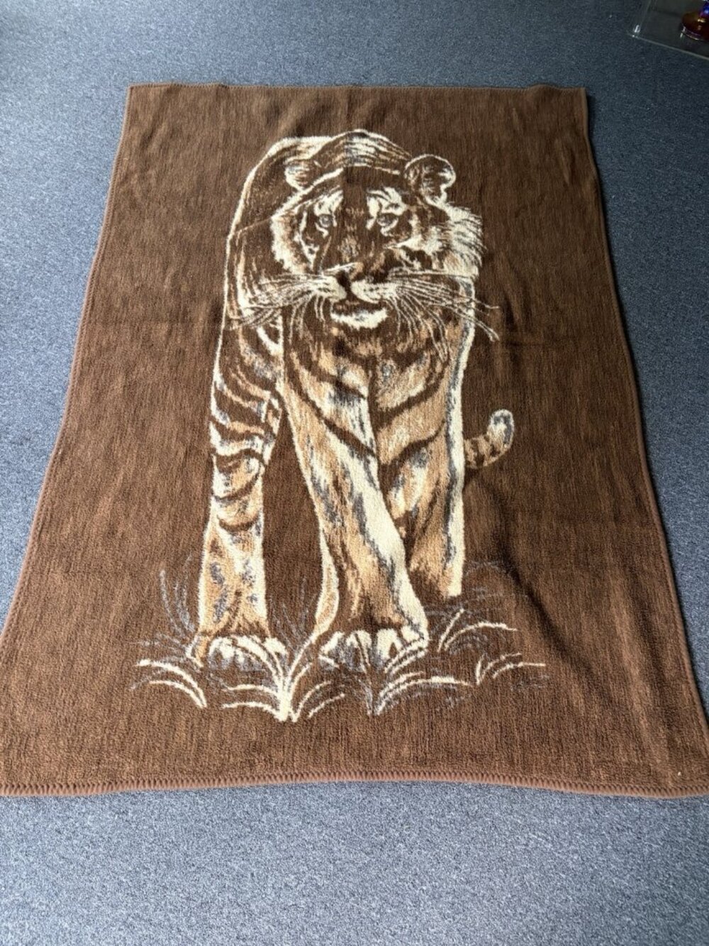 Vintage Vuteks Crown Crafts Brown/Tan Tiger Plush Acrylic Blanket 60" x 80"